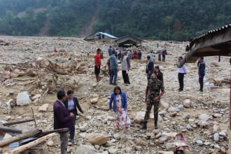 शिक्षामन्त्री भट्टराईद्वारा ललितपुरका विद्यालयहरूको स्थलगत निरीक्षण