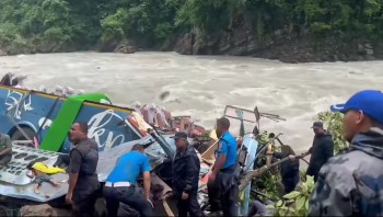 भारतीय पर्यटकको बस दुर्घटना : मृतककाे सङ्ख्या २७ पुग्यो, १६ घाइतेको काठमाडौँमा उपचार हुँदै